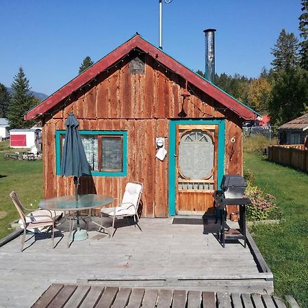 Steamboat Mountain Chalets Hotel Spillimacheen Екстериор снимка