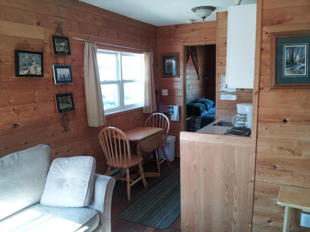 Steamboat Mountain Chalets Hotel Spillimacheen Стая снимка