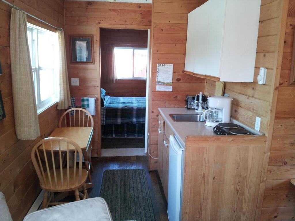 Steamboat Mountain Chalets Hotel Spillimacheen Стая снимка