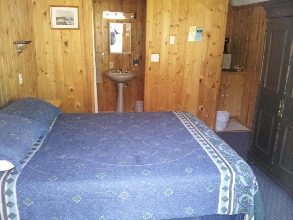 Steamboat Mountain Chalets Hotel Spillimacheen Стая снимка
