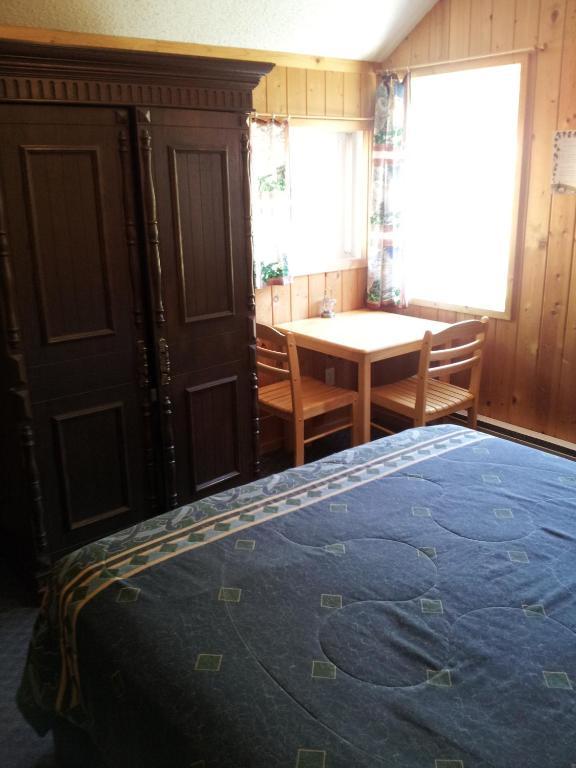 Steamboat Mountain Chalets Hotel Spillimacheen Стая снимка
