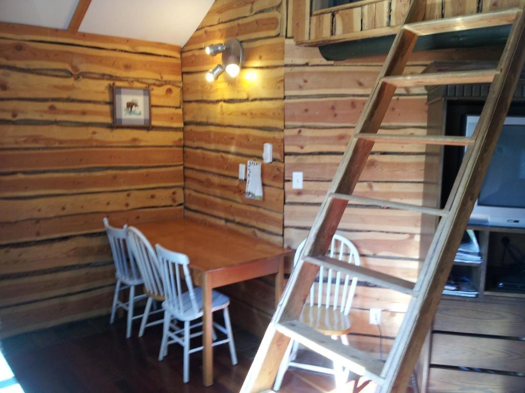 Steamboat Mountain Chalets Hotel Spillimacheen Стая снимка