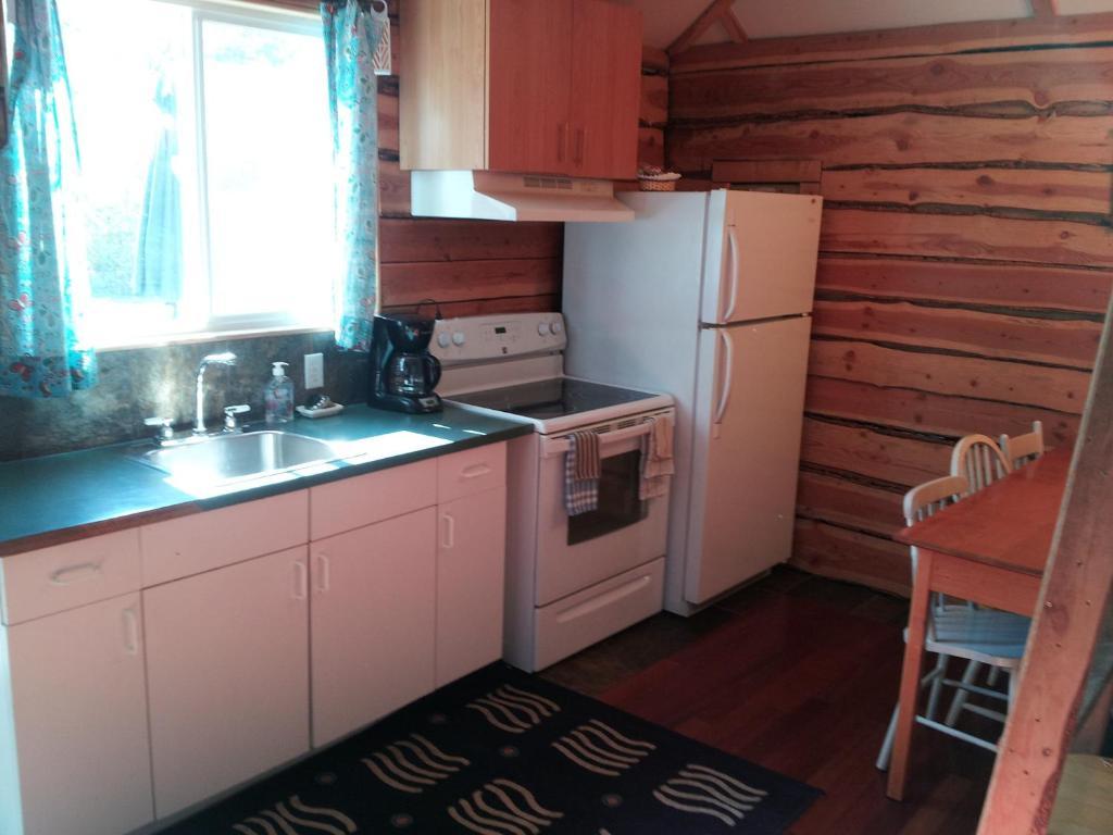 Steamboat Mountain Chalets Hotel Spillimacheen Стая снимка