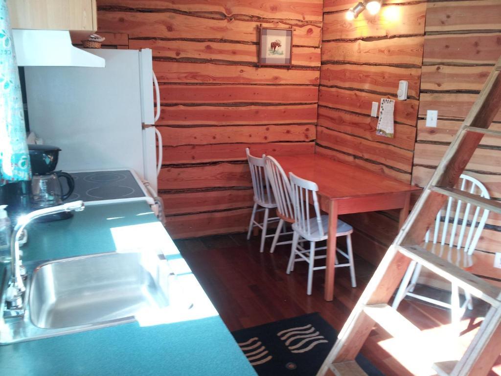 Steamboat Mountain Chalets Hotel Spillimacheen Стая снимка