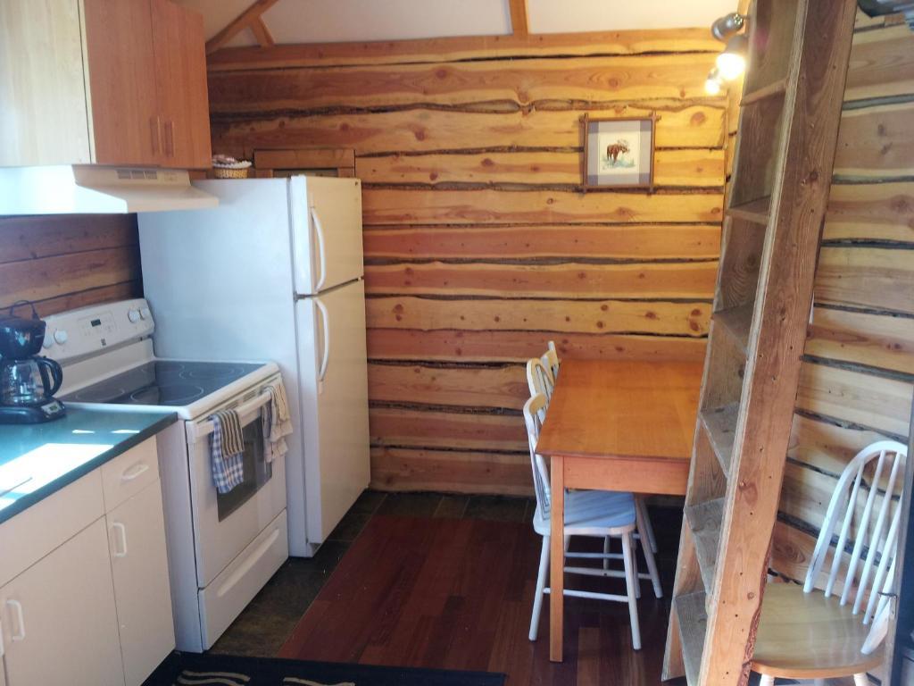 Steamboat Mountain Chalets Hotel Spillimacheen Стая снимка