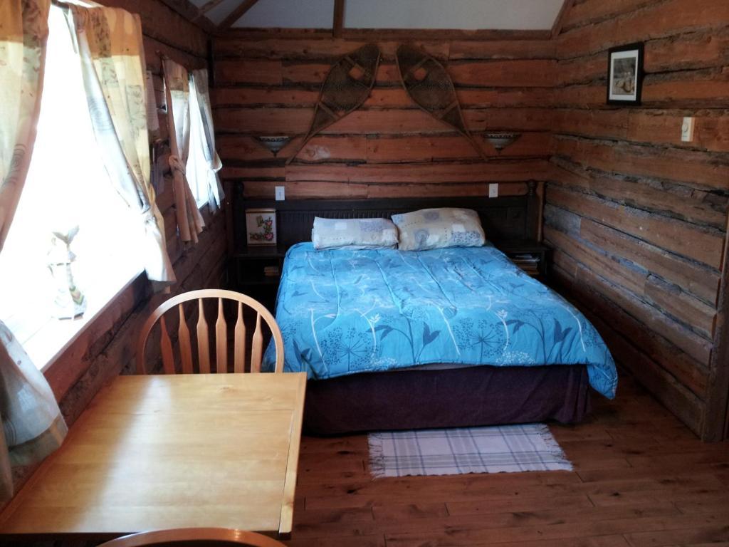 Steamboat Mountain Chalets Hotel Spillimacheen Стая снимка