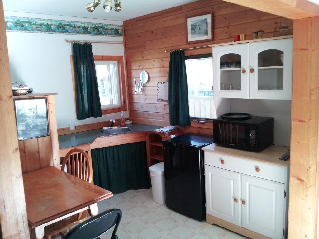 Steamboat Mountain Chalets Hotel Spillimacheen Стая снимка