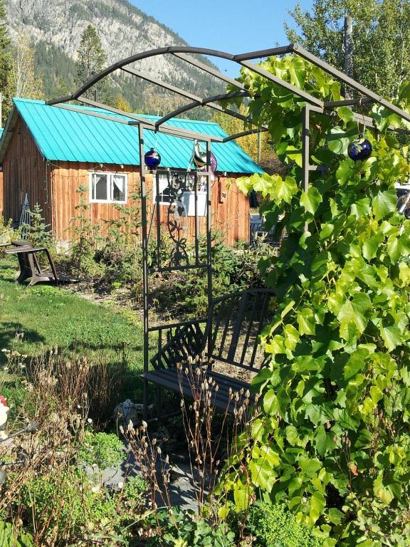 Steamboat Mountain Chalets Hotel Spillimacheen Екстериор снимка