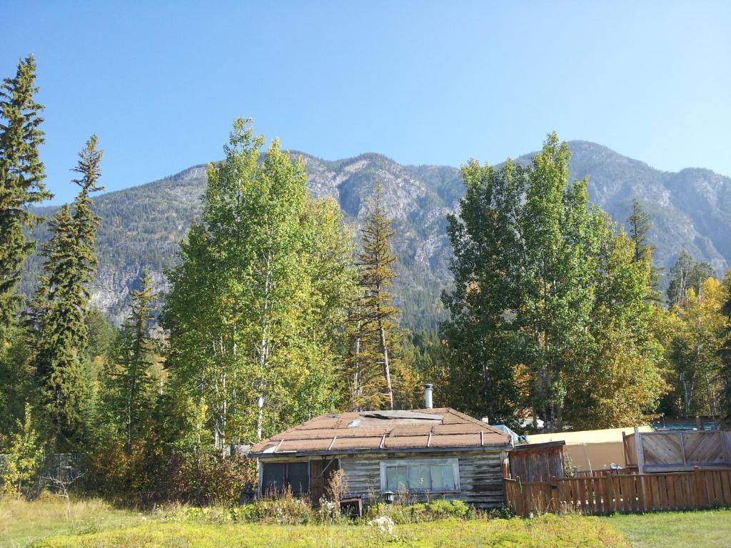 Steamboat Mountain Chalets Hotel Spillimacheen Екстериор снимка