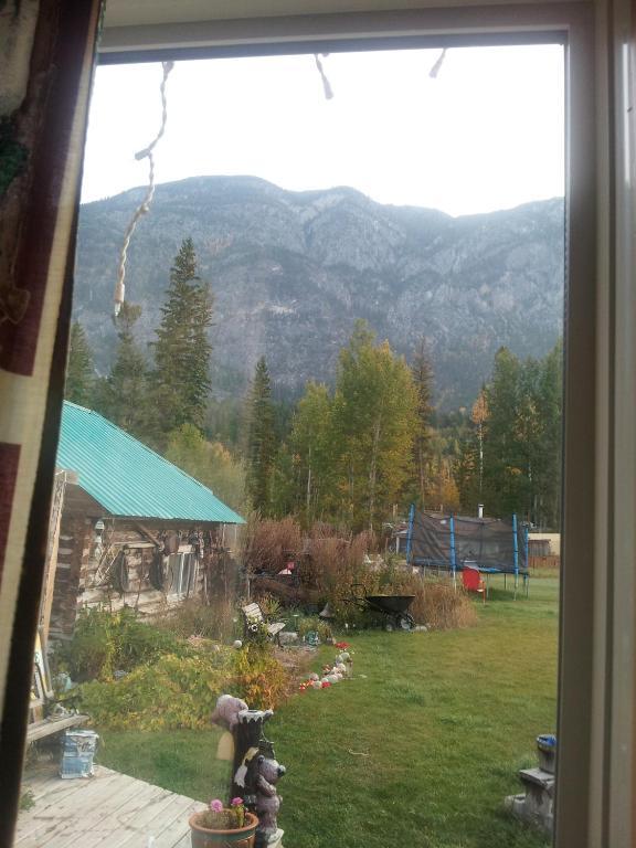 Steamboat Mountain Chalets Hotel Spillimacheen Екстериор снимка