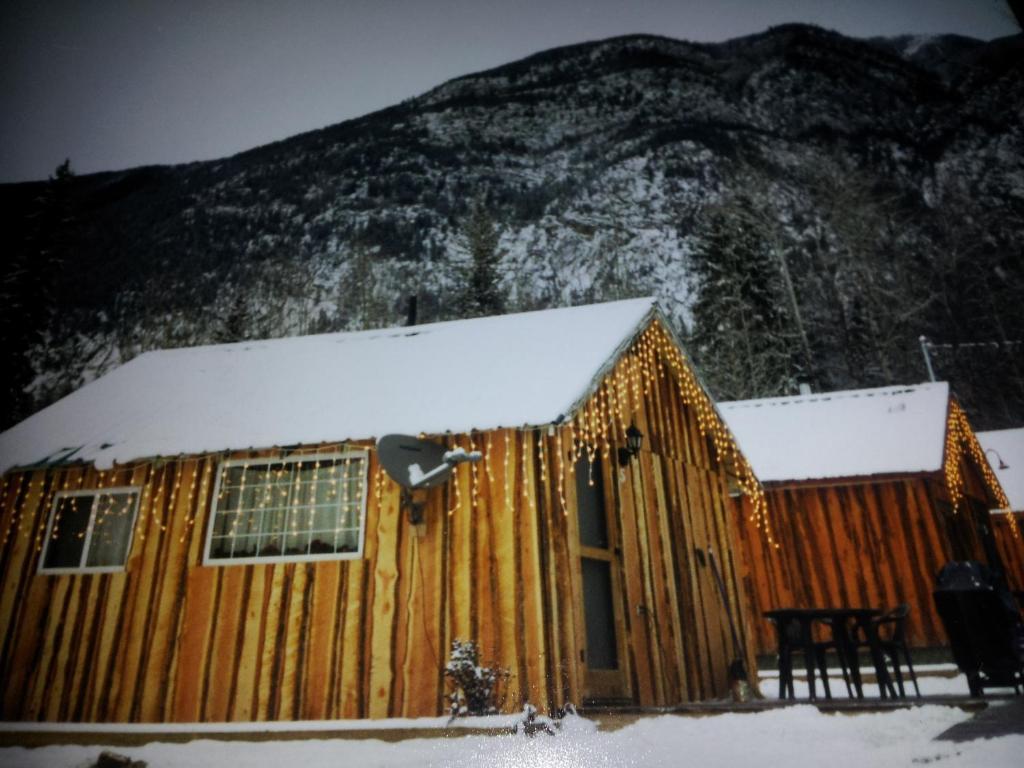 Steamboat Mountain Chalets Hotel Spillimacheen Екстериор снимка
