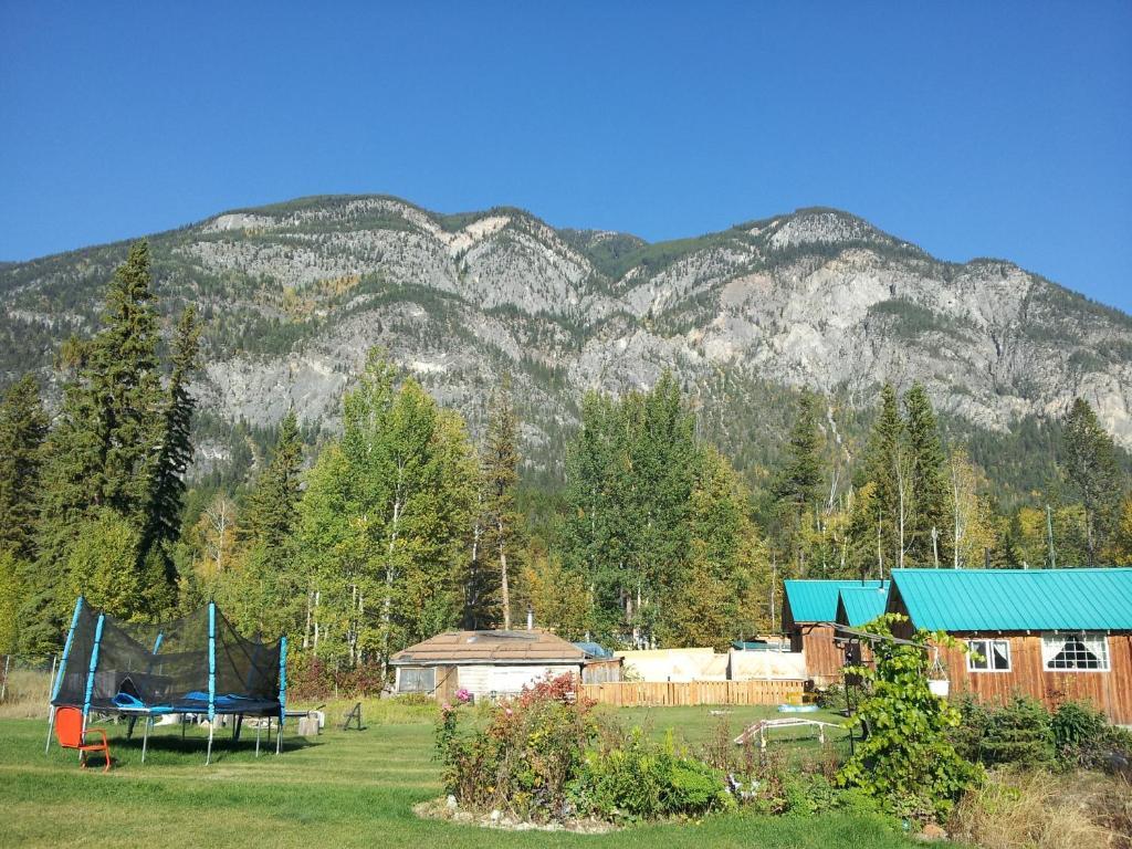 Steamboat Mountain Chalets Hotel Spillimacheen Екстериор снимка