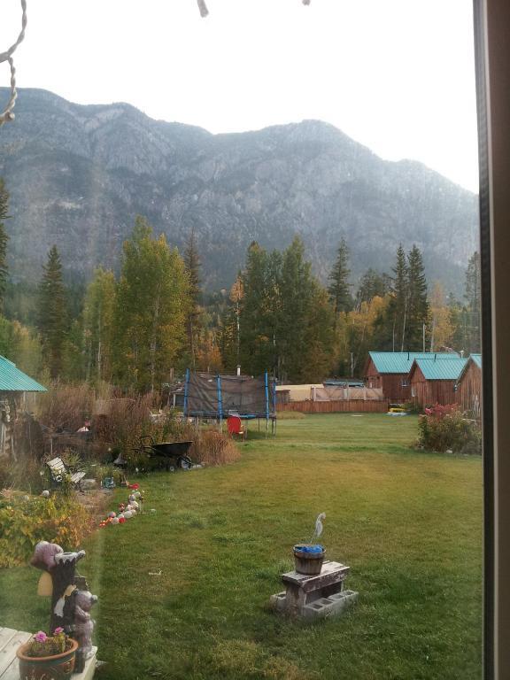 Steamboat Mountain Chalets Hotel Spillimacheen Екстериор снимка